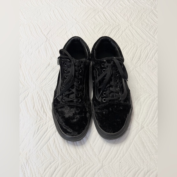Vans Old School Women’s Black Velvet Low Top Sneakers. Size 9.5 - Picture 2 of 8